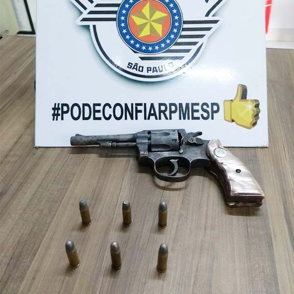 Revólver supostamente utilizado em roubos é apreendido pela PM na Barra Funda