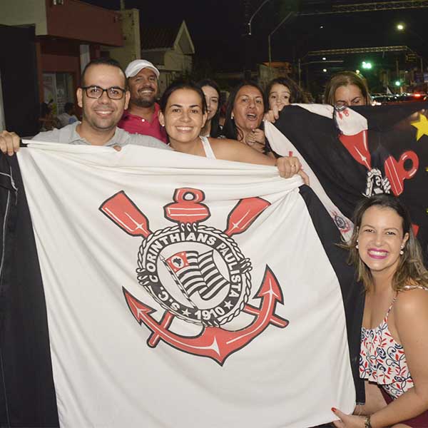 Torcedores fazem a festa na Av. Paraguaçu após 29º título estadual do Corinthians