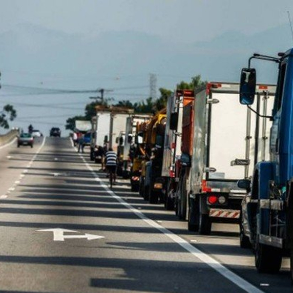 Greve dos caminhoneiros causa suspensão parcial de serviços municipais em Paraguaçu Paulista