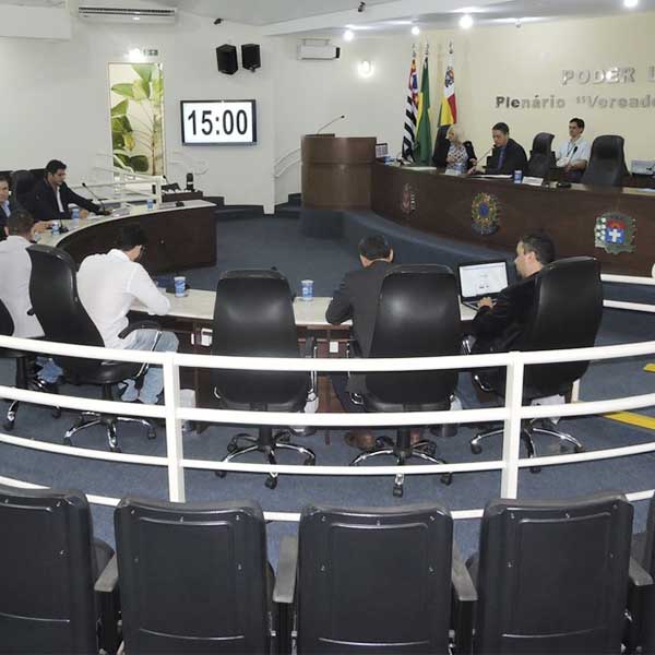 Câmara aprova crédito para educação e obras