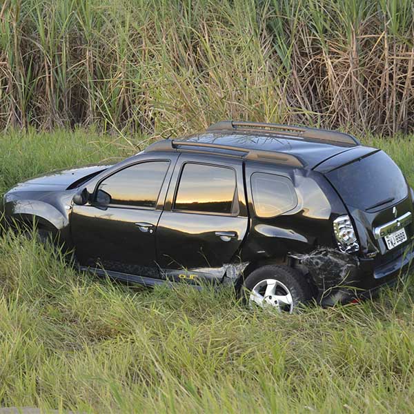 Colisão entre carros deixa um ferido na rodovia Paraguaçu/Quatá