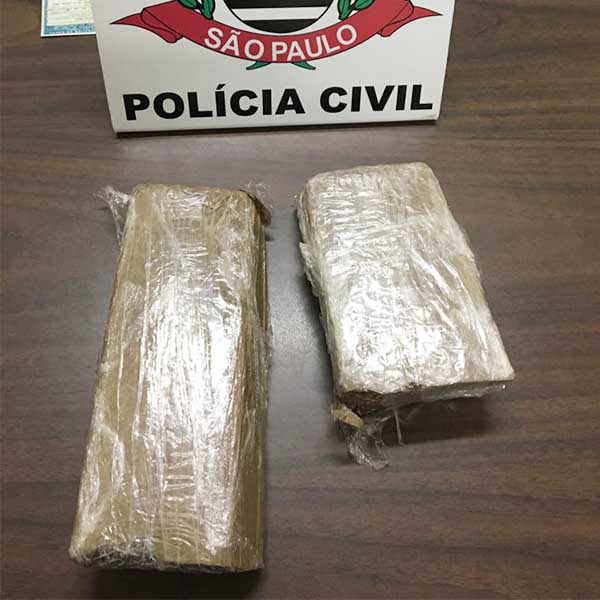 Polícia apreende tijolos de maconha e leva dois para a cadeia