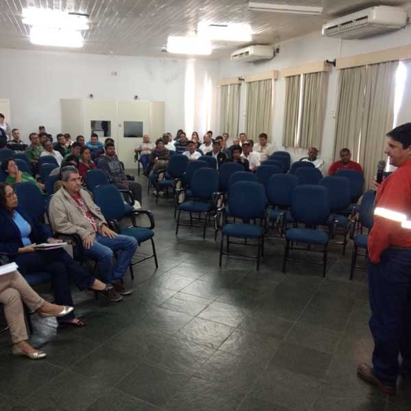 Educação de Paraguaçu realiza capacitação de AVEs e motoristas