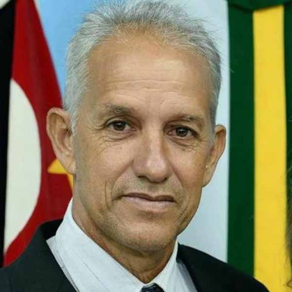 Wilson Costa apaga velinhas nesta sexta