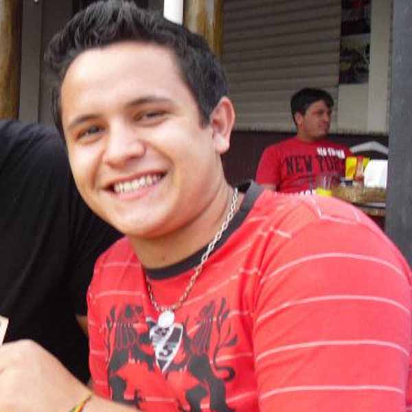 Raphael Romeiro apaga velinhas neste domingo