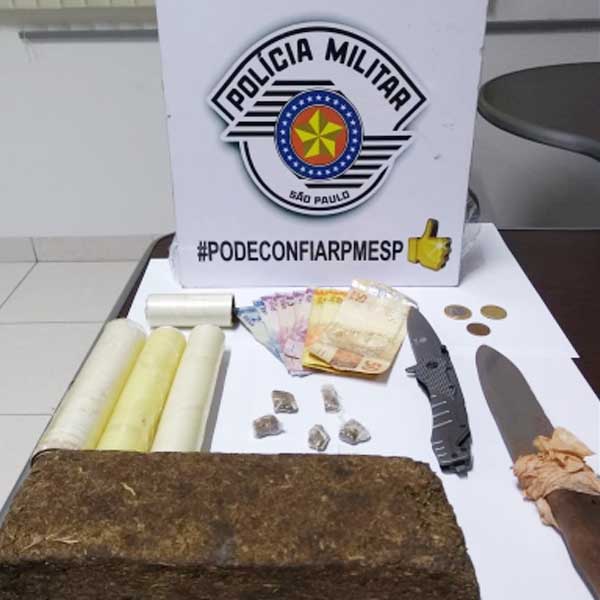 PM apreende tijolo de maconha e leva dois homens para a cadeia em Paraguaçu
