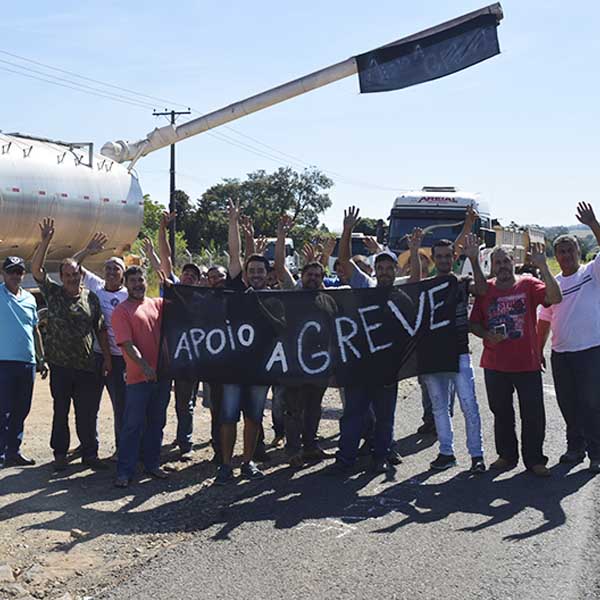 No sexto dia de greve, caminhoneiros organizam carreata para este sábado em Paraguaçu