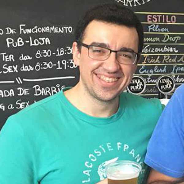 Fernando Fernandes apaga velinhas nesta sexta
