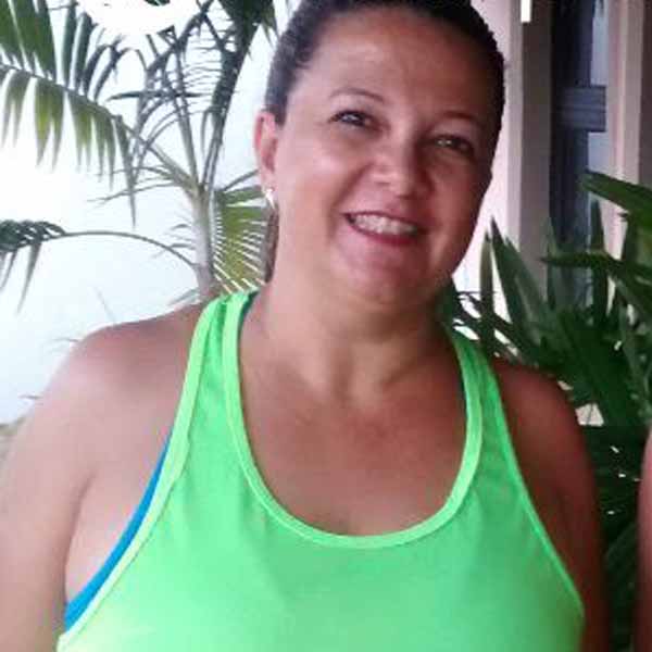 Angela Cavalari apaga velinhas nesta quinta