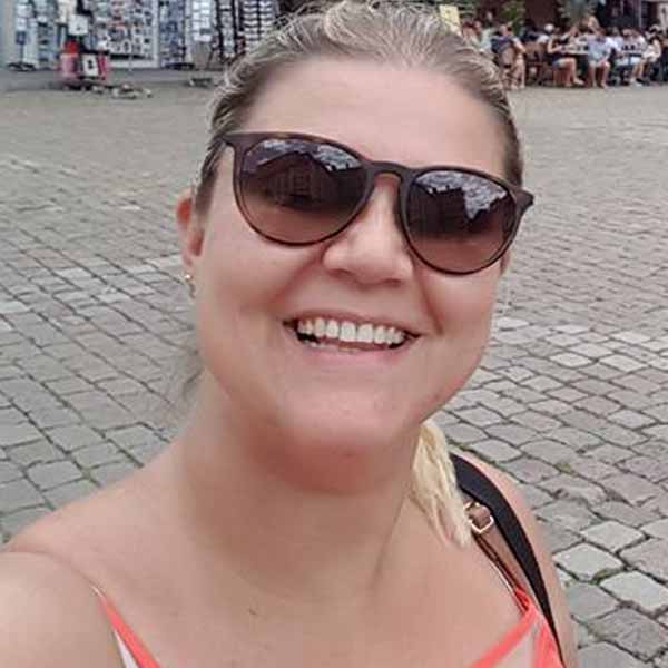 Mara Magalhães comemora mais um aniversário
