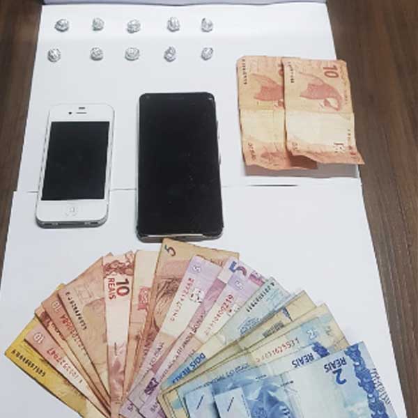 Paraguaçuense é preso com droga, dinheiro e iPhone furtado