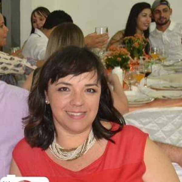 Juliana Carvalho apaga velinhas neste sábado