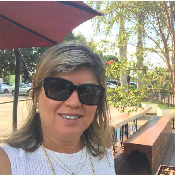 Denise Rodrigues celebra mais um ano de vida