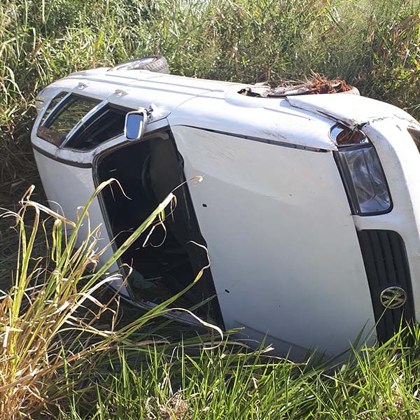 Paraguaçuense tem mal súbito e capota veículo na rodovia Manílio Gobbi