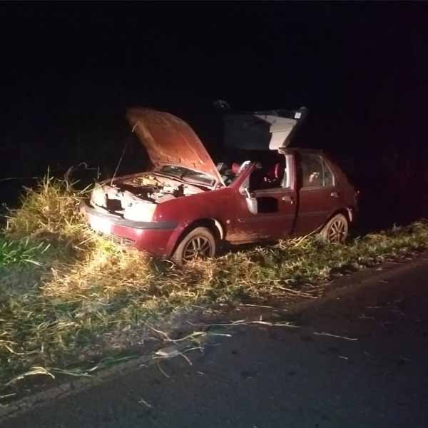 Mulher morre após ser arremessada de veículo em acidente de trânsito em Martinópolis