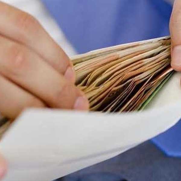 Ao telefone, golpista alega estar com filha de idoso e vítima deposita R$ 8 mil para liberá-la