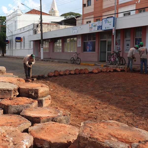 Rua Santos Dumont será interditada para recuperação da via em bloquete, a partir de segunda-feira