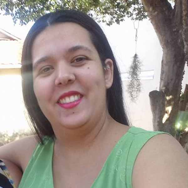 Izis Araújo apaga velinhas nesta terça