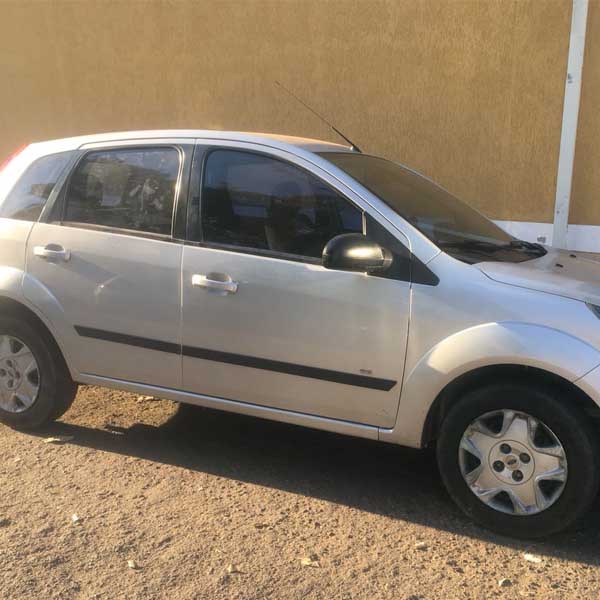 Ladrões ficam a pé após carro furtado apresentar problema e acabam presos durante carona