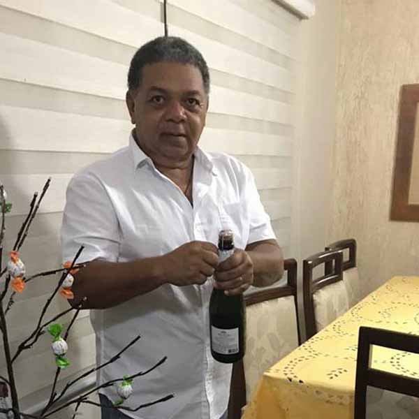 Nilton Uru recebe os parabéns pela chegada de mais um aniversário