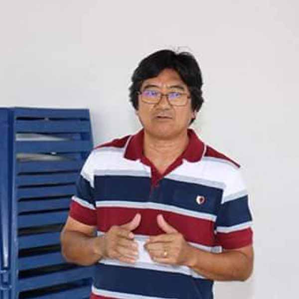 Hiroshi Kakinohana recebe os parabéns pela chegada de mais um aniversário