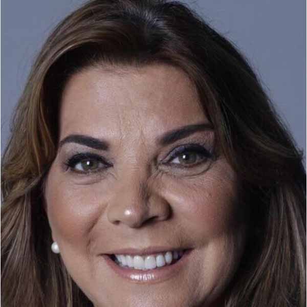 Carmem Curi apaga velinhas nesta segunda