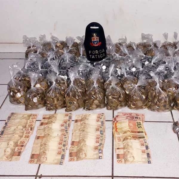 Polícia apreende mais de R$ 21 mil em moedas e notas em bairro de Marília