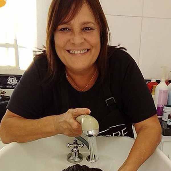 Lucia Souza apaga velinhas nesta quarta