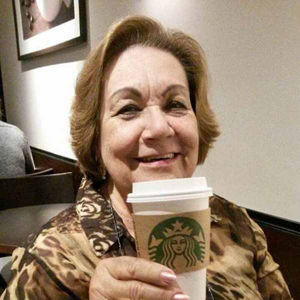 Clelia Toledo apaga velinhas nesta quarta