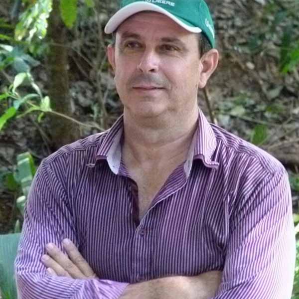 Sérgio Pascoal apaga velinhas nesta segunda