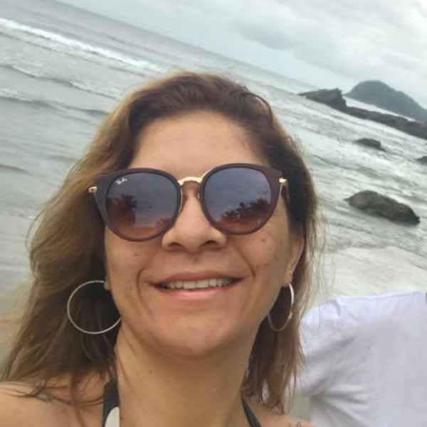 Cristiane Siqueira celebra mais um ano de vida