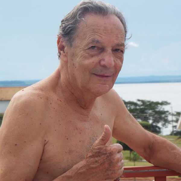 Mario Antonio recebe os parabéns pela chegada de mais um aniversário