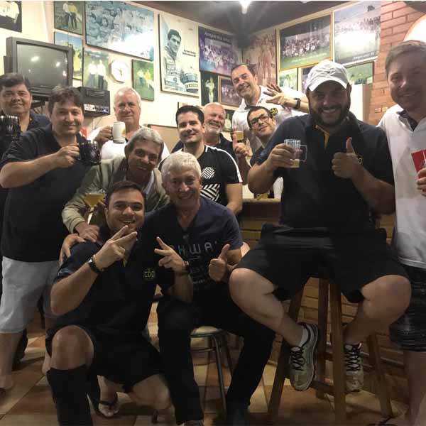 Grupo de amigos do C.D.Q confraternizam nesta quinta feira