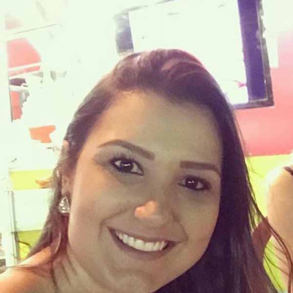 Rafaela Stefani recebe os parabéns pela chegada de mais um aniversário