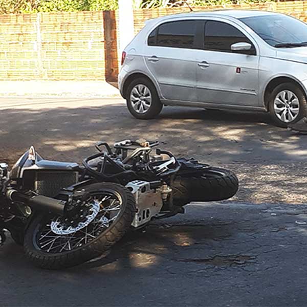 Motorista desrespeita sinalização e causa acidente na Barra Funda