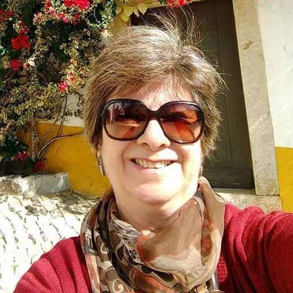Maria do Carmo  apaga velinhas nesta segunda