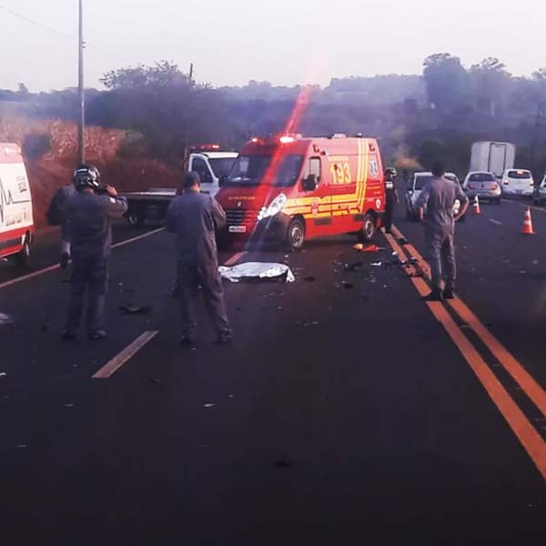 Homem morre após carro atingir moto em Assis