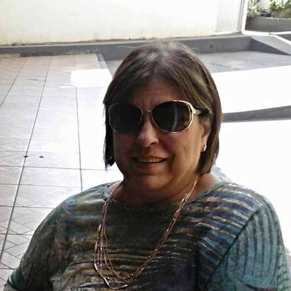 Enid Tosin recebe os parabéns pela chegada de mais um aniversário