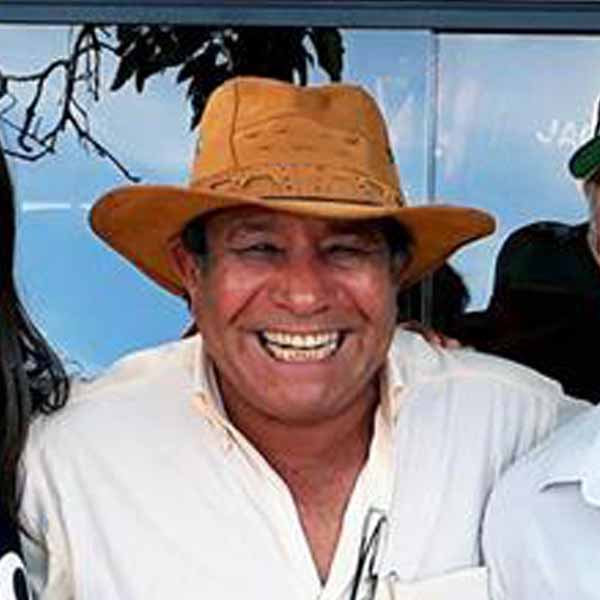 Isaias Mota apaga velinhas neste domingo