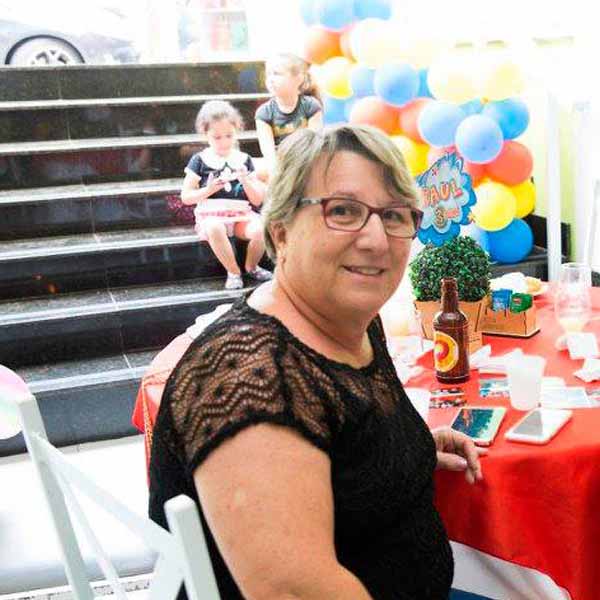 Guiomar Galhardo recebe os parabéns pela chegada de mais um aniversário