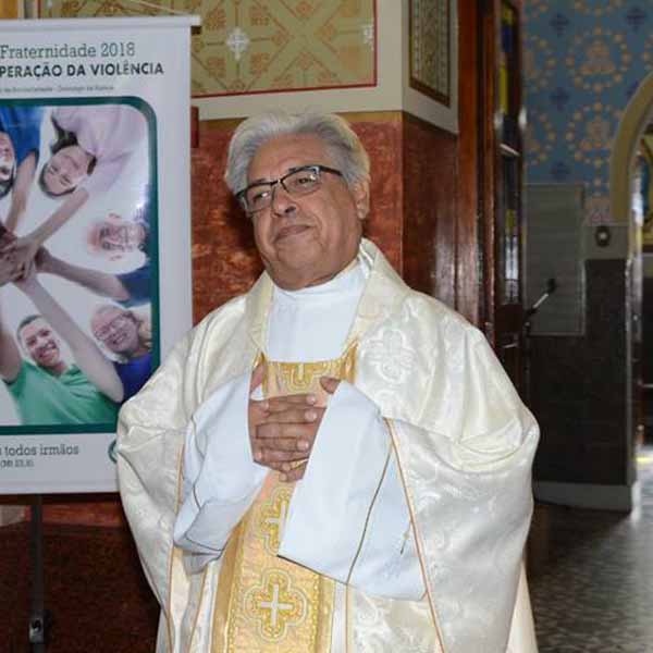 Adalton Pereira apaga velinhas neste domingo