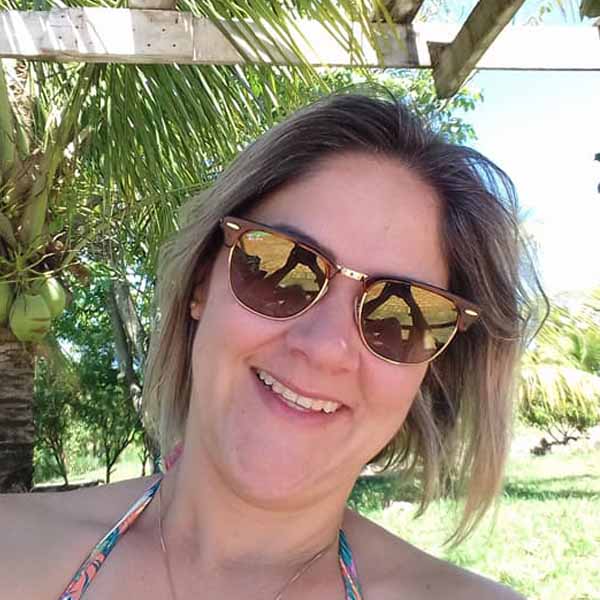 Heloisa Lima recebe os parabéns pela chegada de mais um aniversário