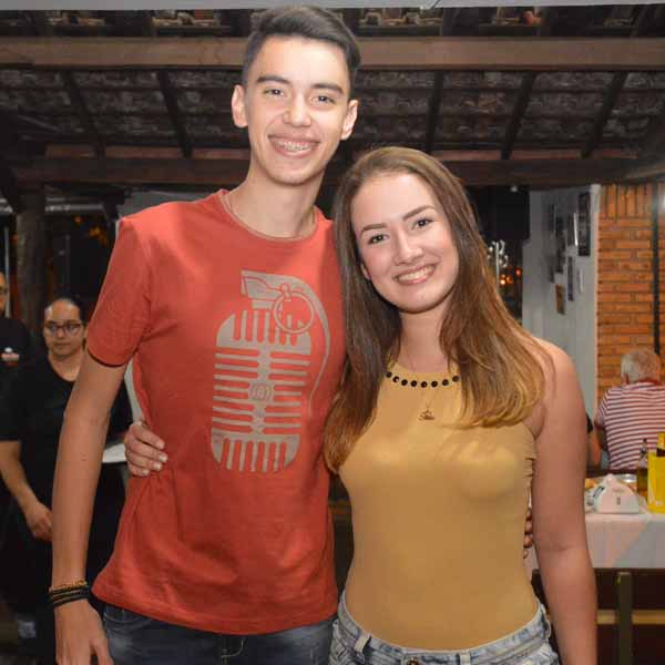 Os primos Eduardo e Beatriz Kill completa idade nova