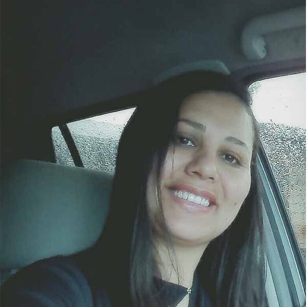 Aline Freitas apaga velinhas nesta segunda