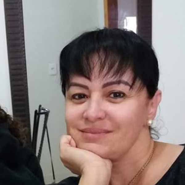 Karla Parmezano apaga velinhas neste sábado