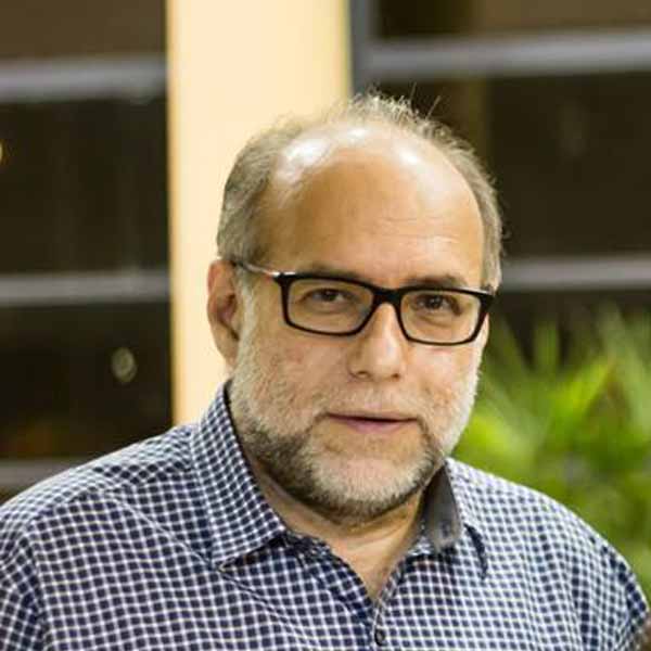 Paulo Fernando apaga velinhas nesta quinta