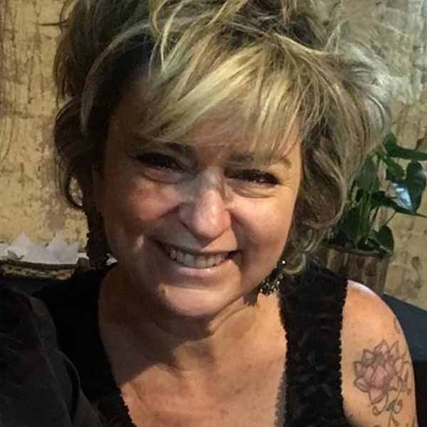 Marisa Fiori recebe os parabéns pela chegada de mais um aniversário