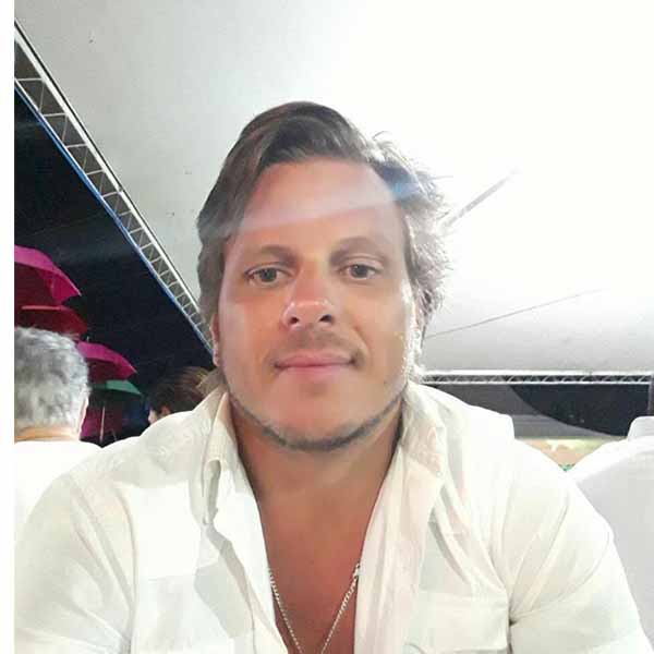 Júlio Sampar recebe os parabéns pela chegada de mais um aniversário