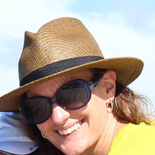 Flavia Cação completa idade nova