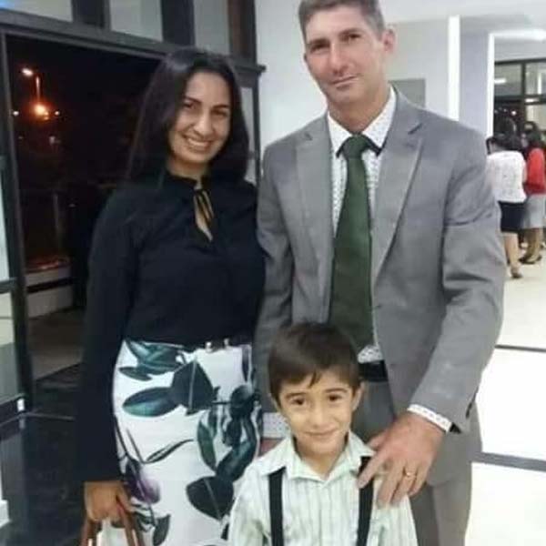 Família de cantora gospel morre após ter carro esmagado por carga de laranja em rodovia